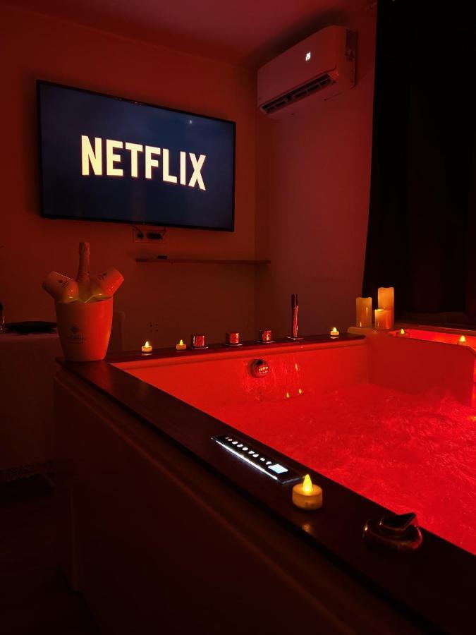 Love Room A Cannes - Appartement 25M2 Pour 2 Personnes Avec Un Jacuzzi Prive Exterior photo