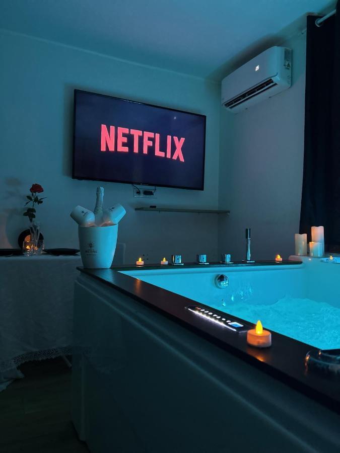 Love Room A Cannes - Appartement 25M2 Pour 2 Personnes Avec Un Jacuzzi Prive Exterior photo
